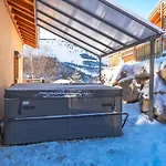 Chalet Le Schuss Chalet, Prive, Piste De A 100m