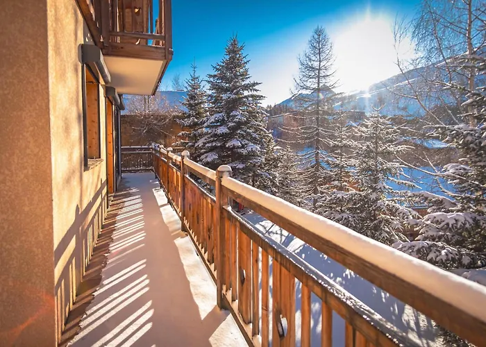 Dağ evi Le Schuss Chalet, Prive, Piste De A 100m *